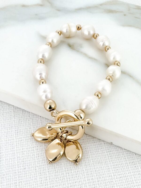 Envy 4348 Gold & pearl stretch bracelet with t-bar and charms